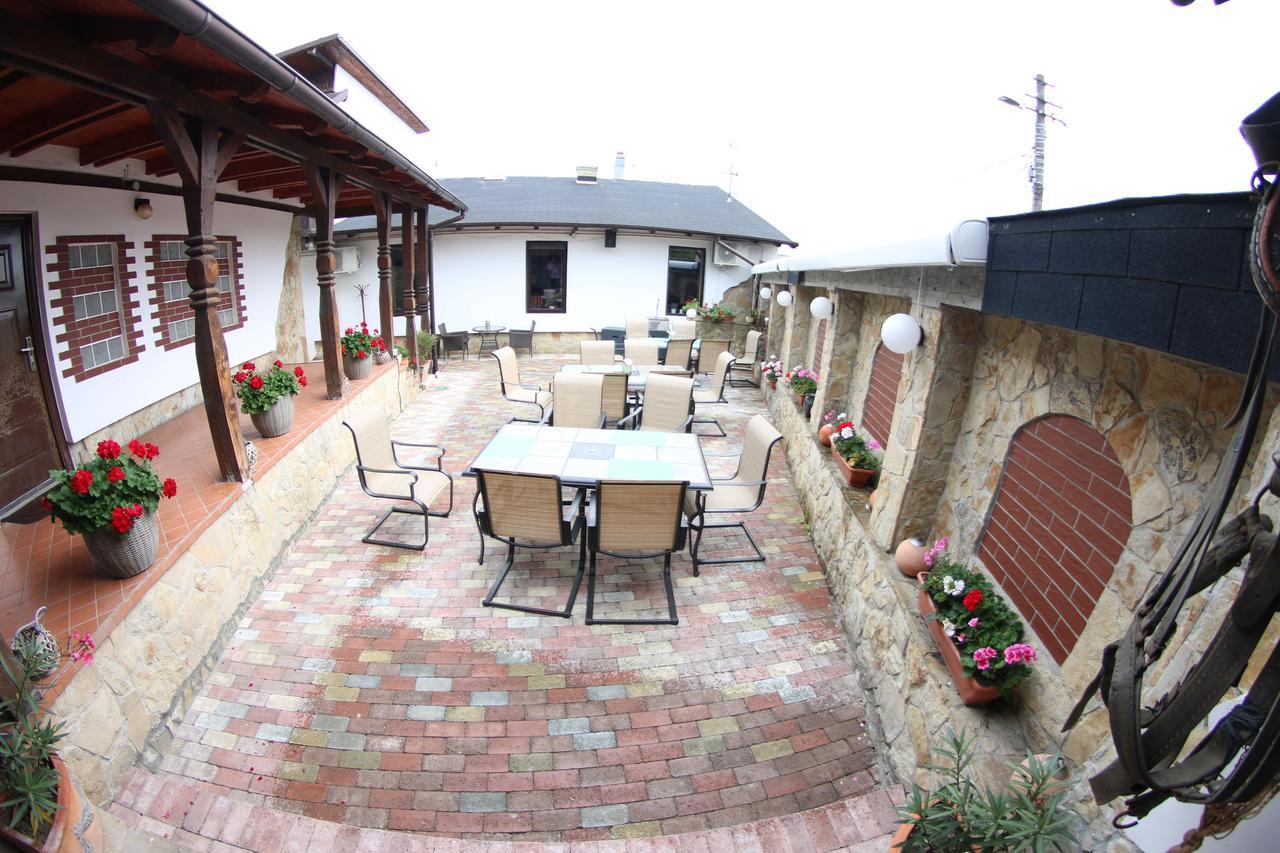 Casa Bucovineana Hotel Suceava Luaran gambar