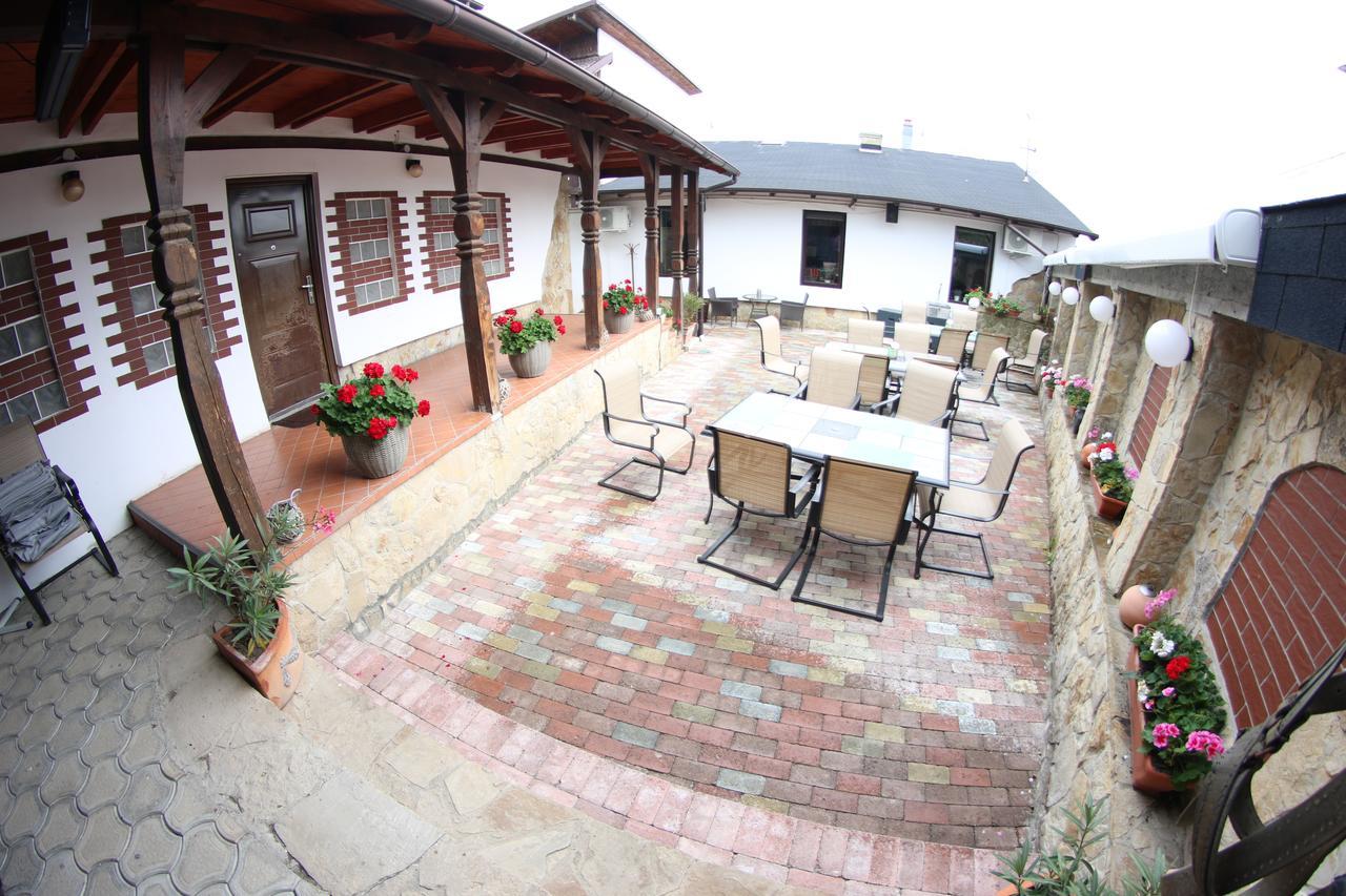 Casa Bucovineana Hotel Suceava Luaran gambar